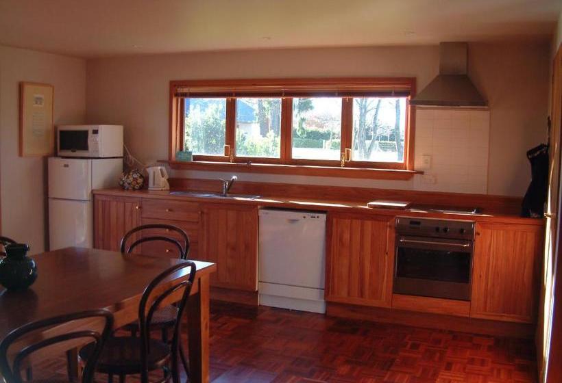 فندق Whitestone Cottages