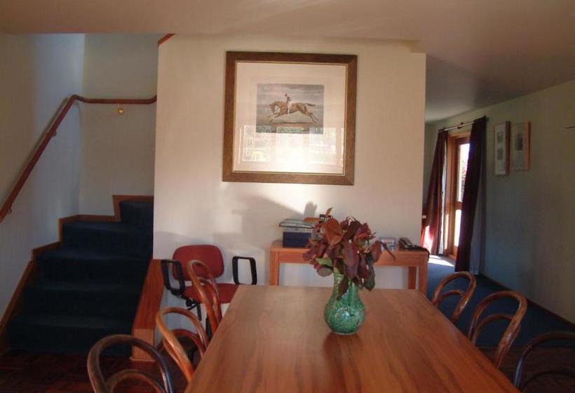 فندق Whitestone Cottages