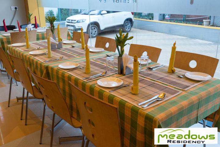 Отель Meadows Residency