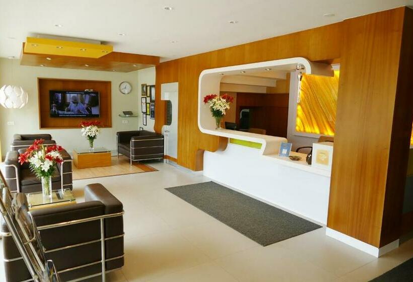 Отель Meadows Residency