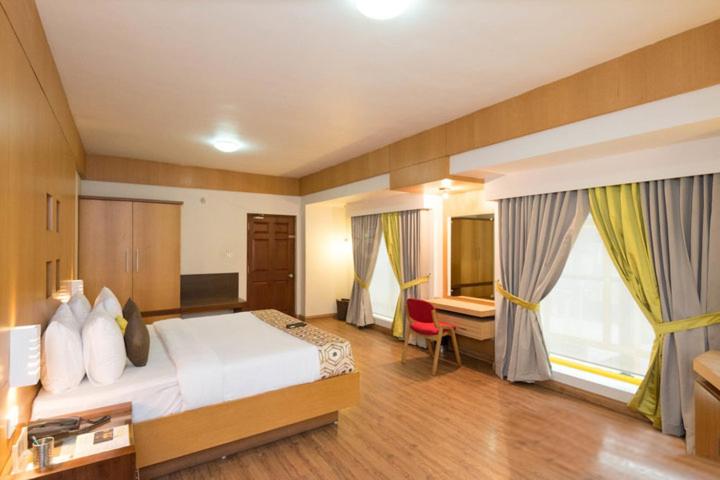 Отель Meadows Residency