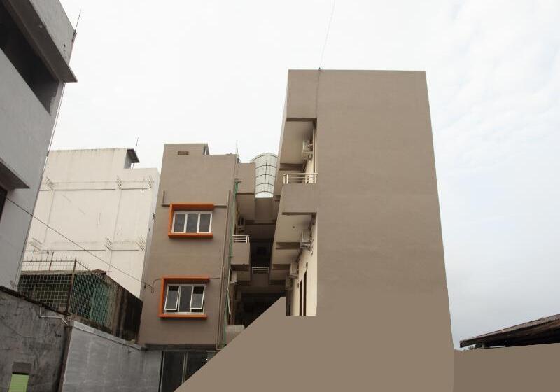 Hotel Dinda Residence By Oyo Rooms