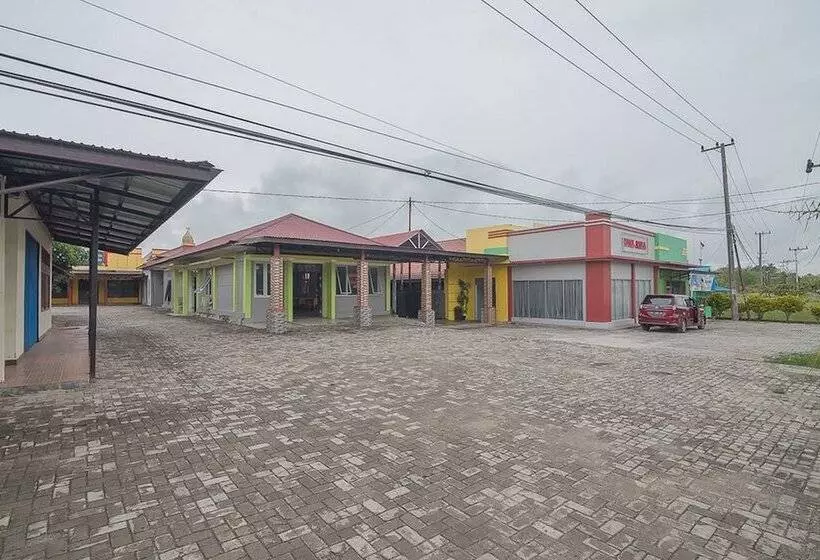 Hotelli Reddoorz Syariah Near Taman Rozeline Penajam