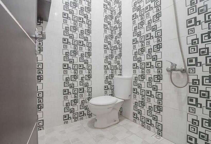 호텔 Reddoorz Syariah Near Taman Rozeline Penajam