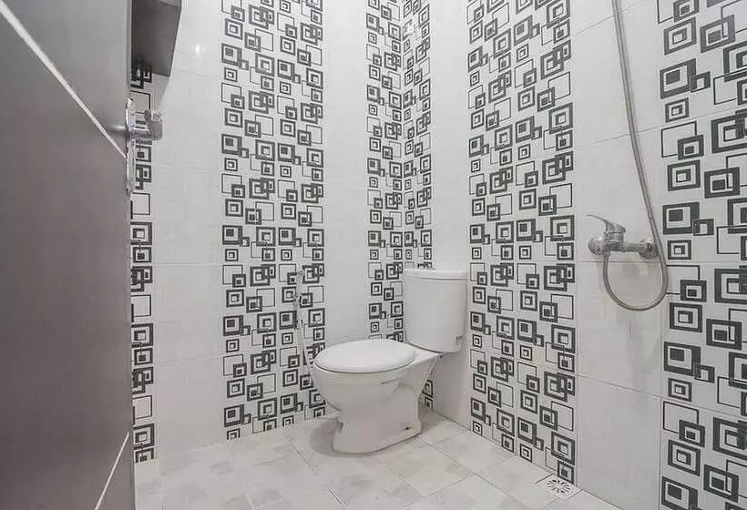 Hotelli Reddoorz Syariah Near Taman Rozeline Penajam