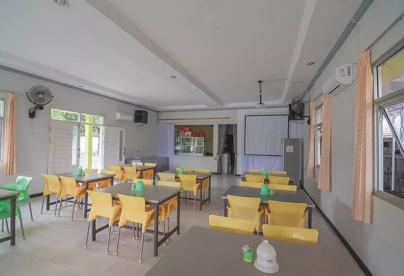 Hotelli Reddoorz Syariah Near Taman Rozeline Penajam