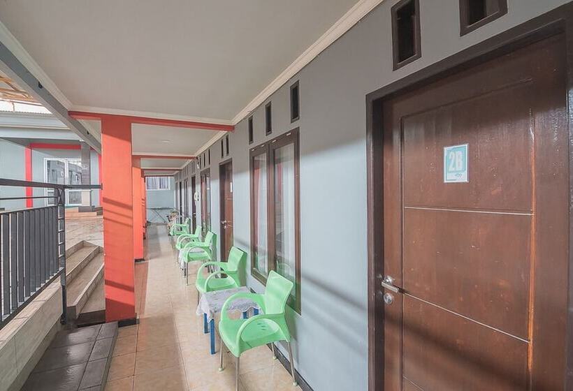 호텔 Reddoorz Syariah Near Taman Rozeline Penajam