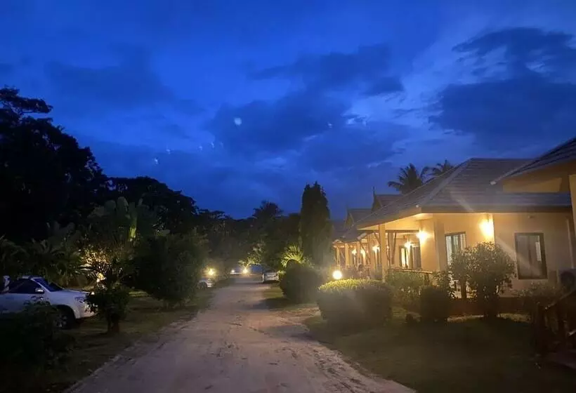 Hotelli Chaithalay Khanom Resort