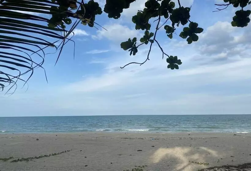 Hotelli Chaithalay Khanom Resort