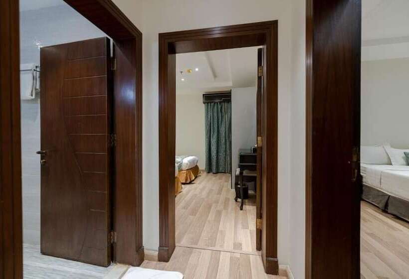 ホテル Holiday Plus Al Nuzha