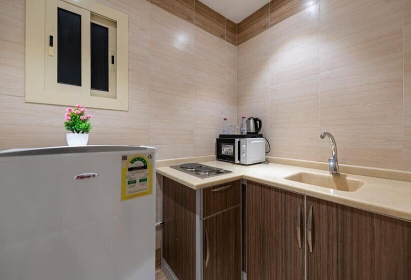 ホテル Holiday Plus Al Nuzha