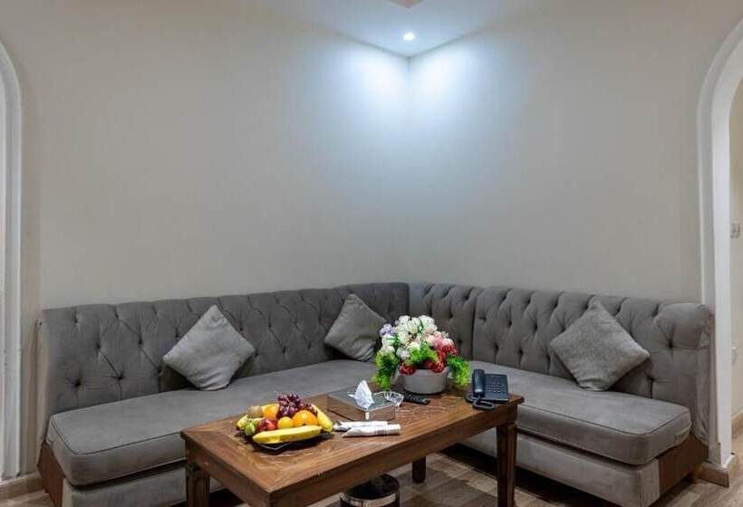 ホテル Holiday Plus Al Nuzha