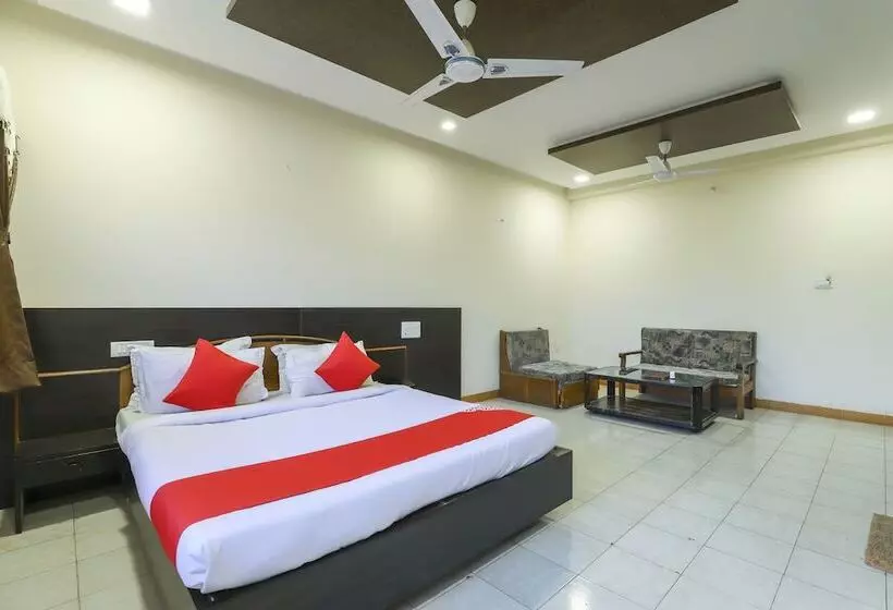 ホテル Hill Top By Oyo Rooms