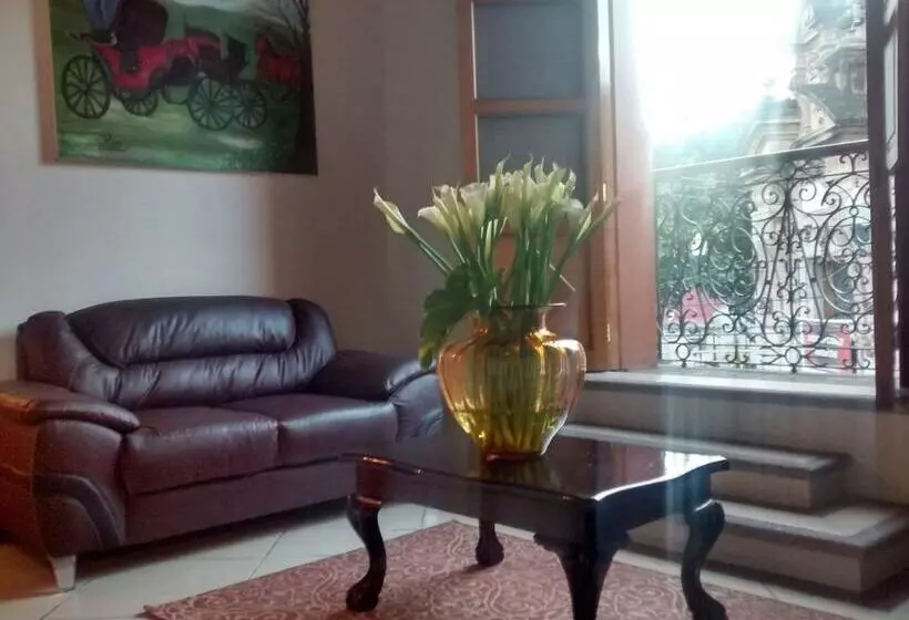 Hotelli Juárez Del Centro