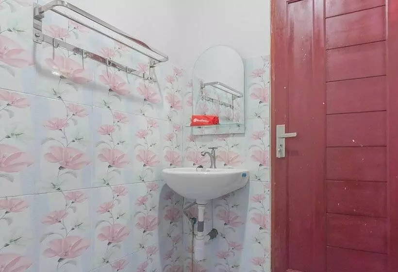 ホテル Reddoorz Syariah @ Jalan Tjilik Riwut