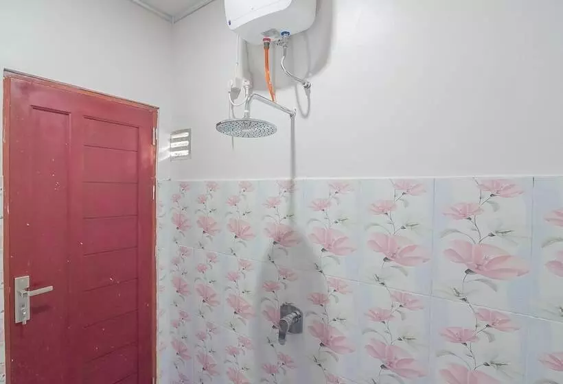ホテル Reddoorz Syariah @ Jalan Tjilik Riwut