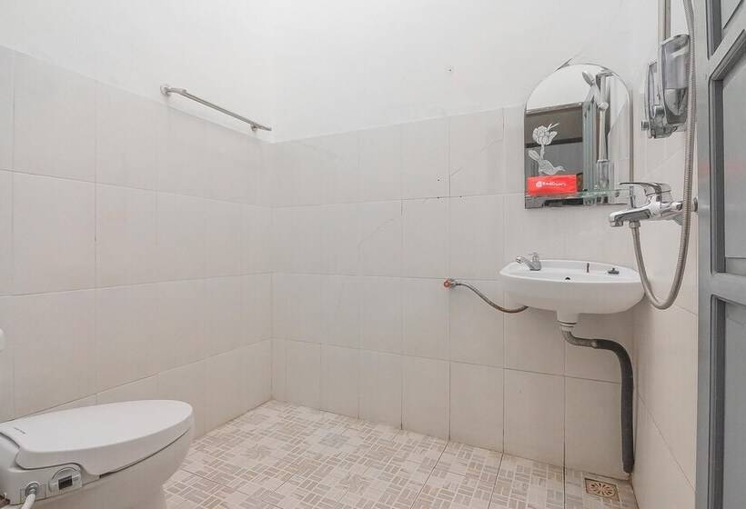 酒店 Reddoorz Syariah @ Jalan Tjilik Riwut