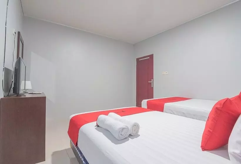 ホテル Reddoorz Syariah @ Jalan Tjilik Riwut