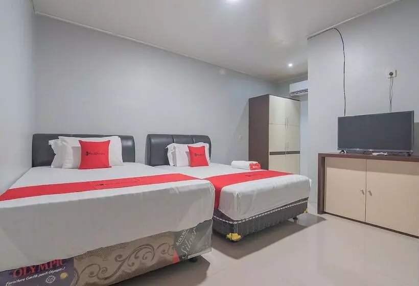 ホテル Reddoorz Syariah @ Jalan Tjilik Riwut