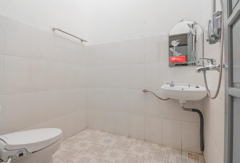 酒店 Reddoorz Syariah @ Jalan Tjilik Riwut