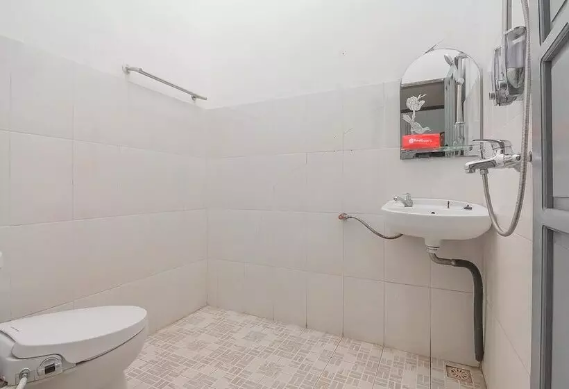 ホテル Reddoorz Syariah @ Jalan Tjilik Riwut