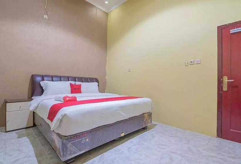 ホテル Reddoorz Syariah @ Jalan Tjilik Riwut