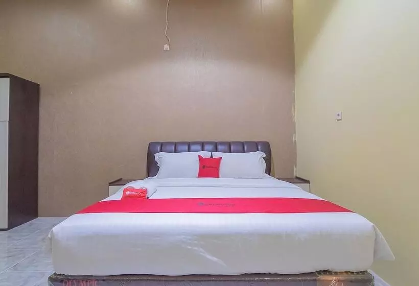ホテル Reddoorz Syariah @ Jalan Tjilik Riwut