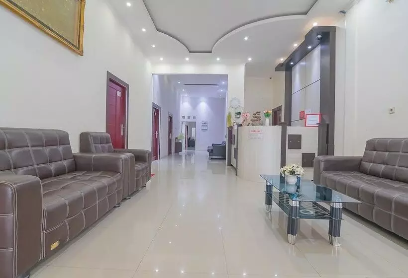 ホテル Reddoorz Syariah @ Jalan Tjilik Riwut