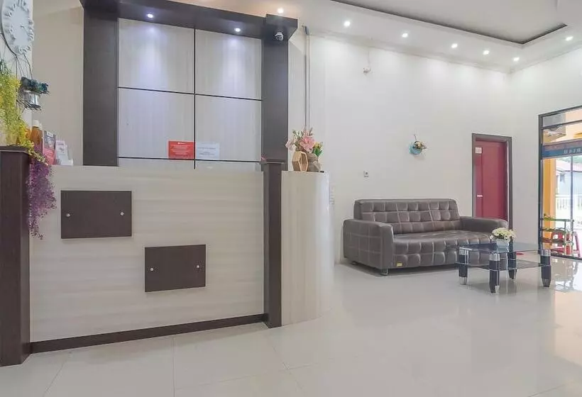 ホテル Reddoorz Syariah @ Jalan Tjilik Riwut