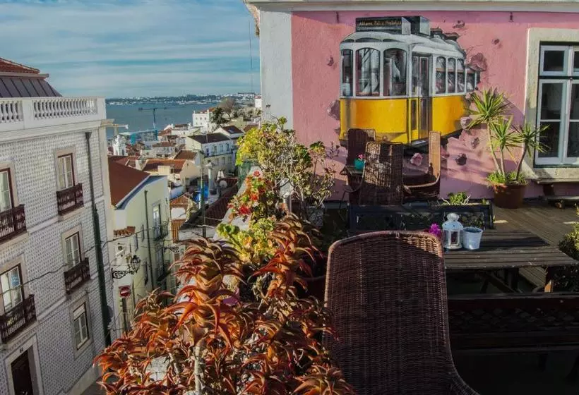 Alfama Patio Apartments