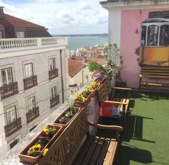 Alfama Patio Apartments