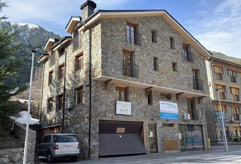 مسافرخانه Apartamentos Anem 3000