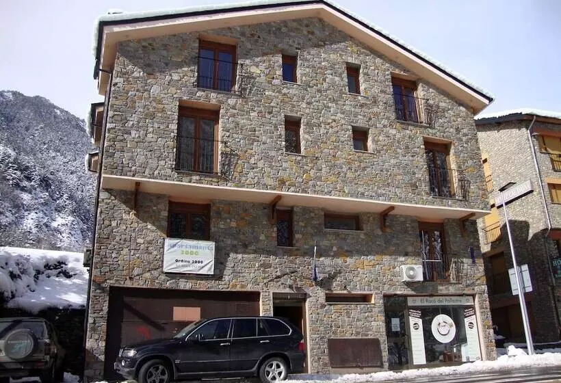 مسافرخانه Apartamentos Anem 3000