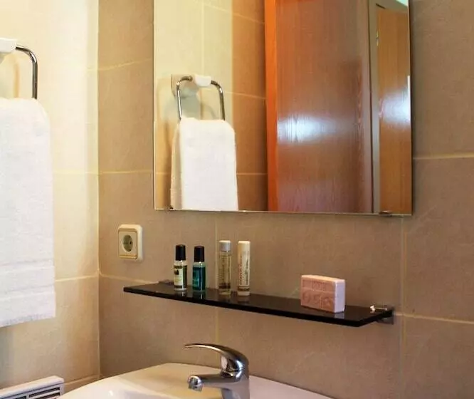مسافرخانه Apartamentos Anem 3000