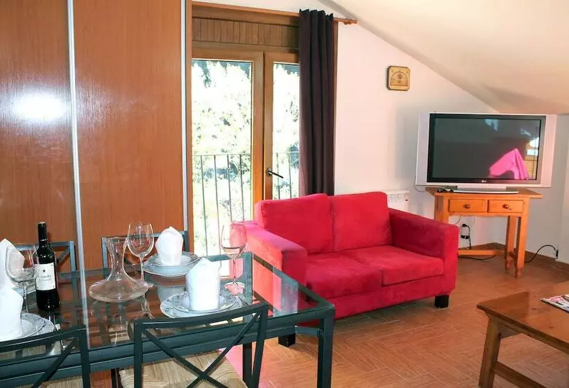 مسافرخانه Apartamentos Anem 3000