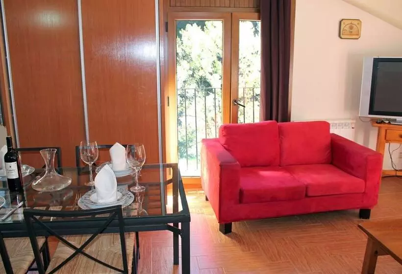 مسافرخانه Apartamentos Anem 3000