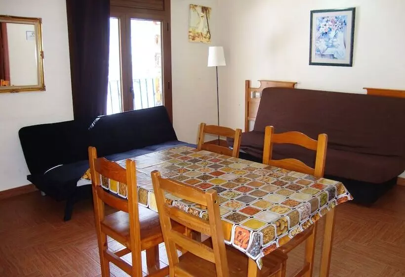مسافرخانه Apartamentos Anem 3000