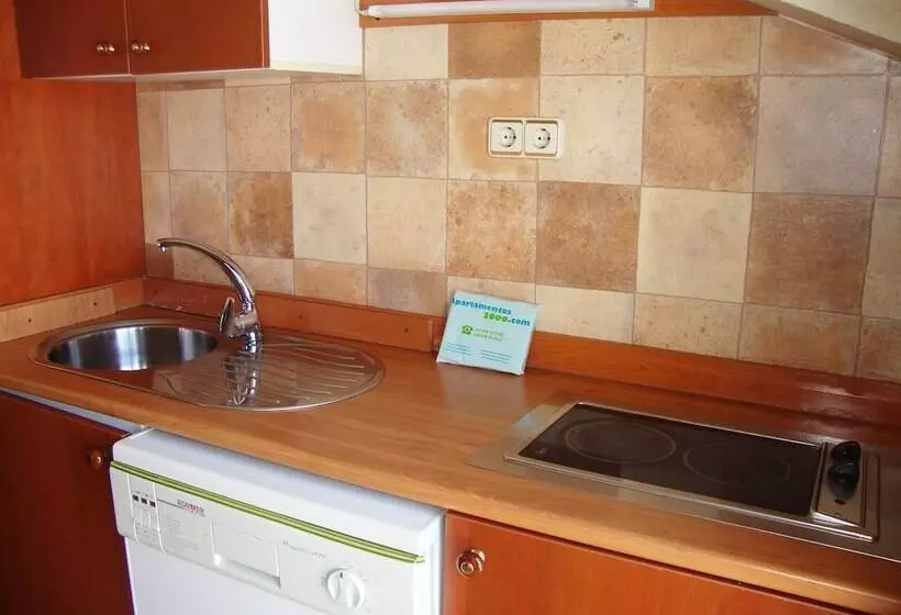 مسافرخانه Apartamentos Anem 3000