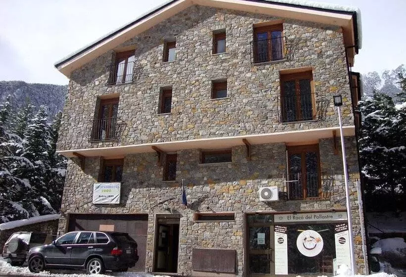 مسافرخانه Apartamentos Anem 3000