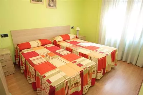 פונדק Mesón Del Barro