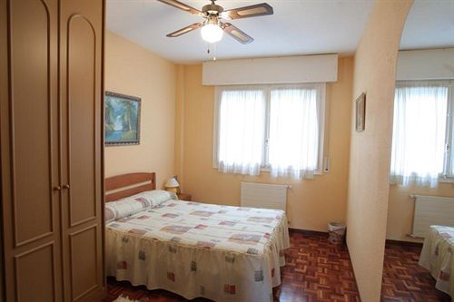 פונדק Mesón Del Barro