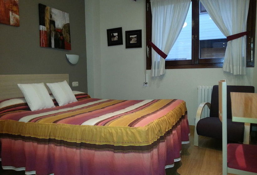 פונדק Mesón Del Barro