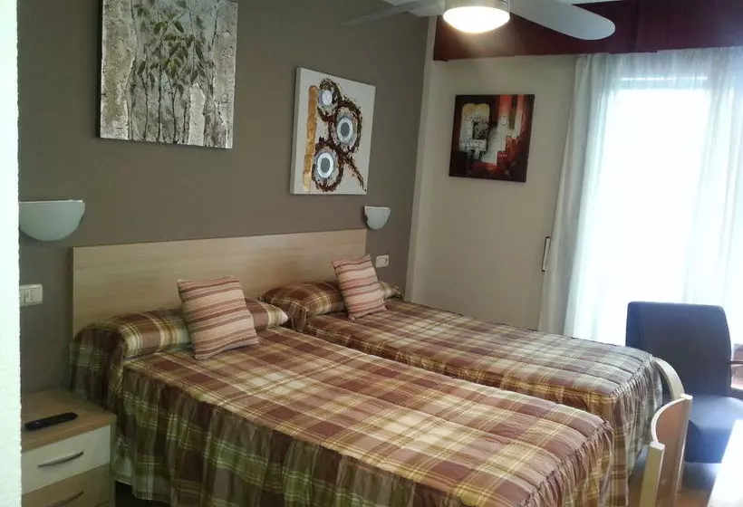 פונדק Mesón Del Barro