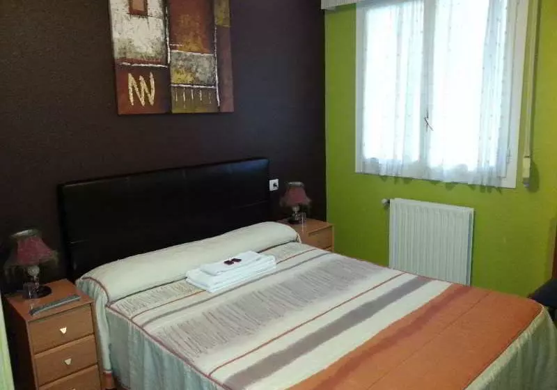 פונדק Mesón Del Barro