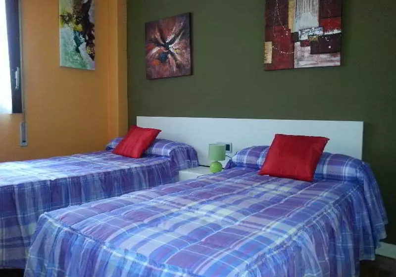 פונדק Mesón Del Barro