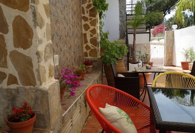 Hostal La Paloma Ii   Hotel Calpe Grupo