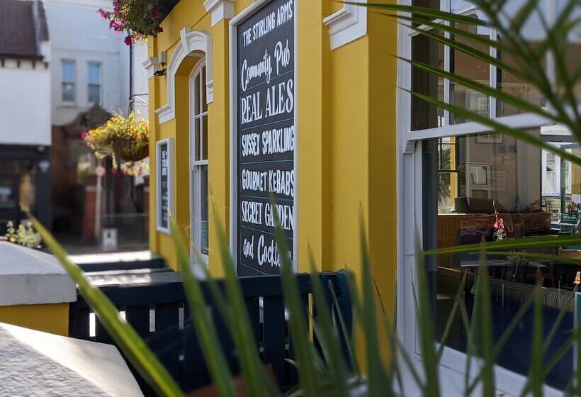 هاستل The Stirling Arms Pub & Rooms