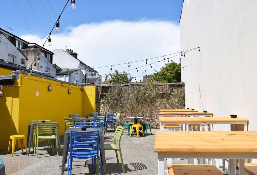 هاستل The Stirling Arms Pub & Rooms