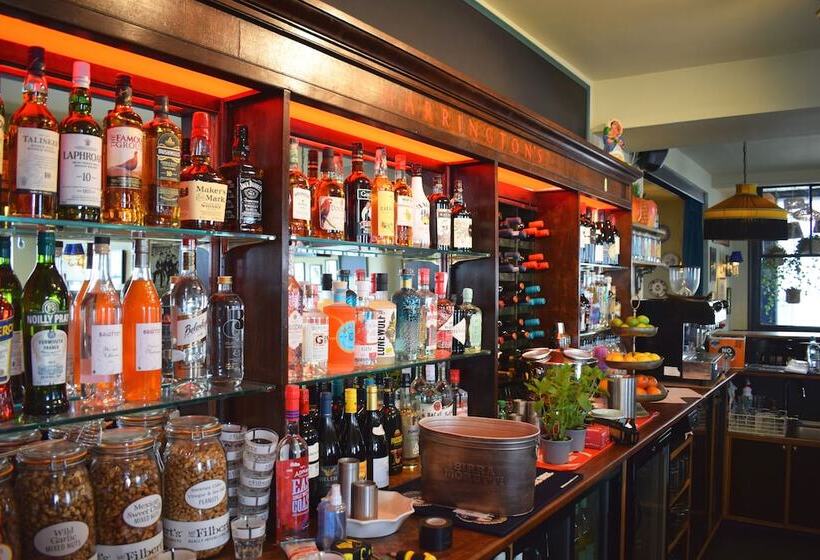 هاستل The Stirling Arms Pub & Rooms