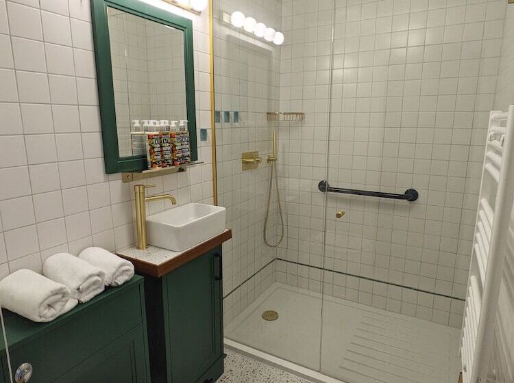 هاستل The Stirling Arms Pub & Rooms